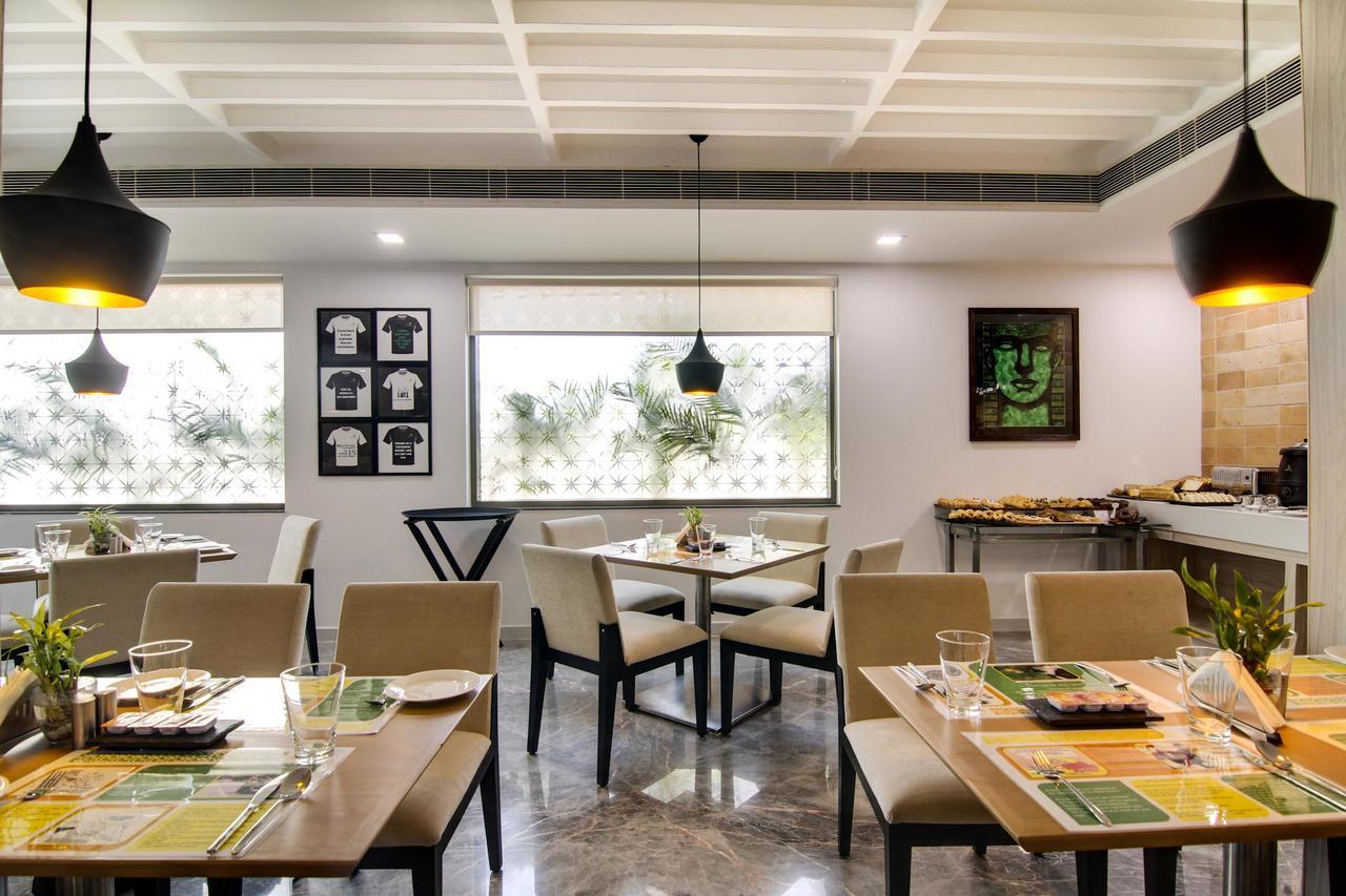 Lemon Tree Hotel, Banjara Hills, Hyderabad Exterior foto
